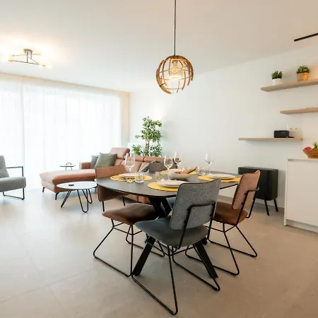 Zeestation With Parking By Interhome Lejlighed *