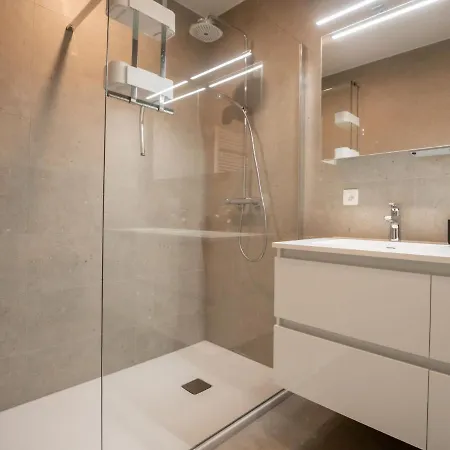 Zeestation With Parking By Interhome Daire *