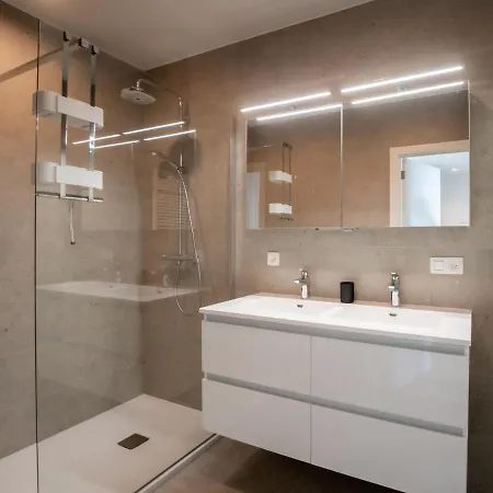 Daire Zeestation With Parking By Interhome Oostende