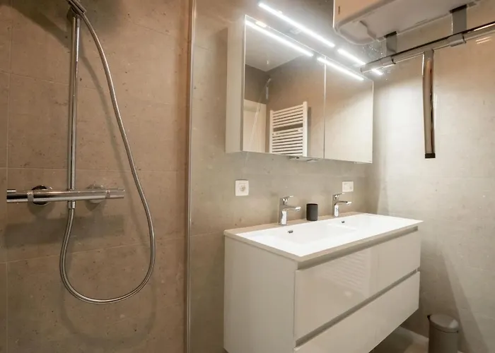 Zeestation With Parking By Interhome أوستيند